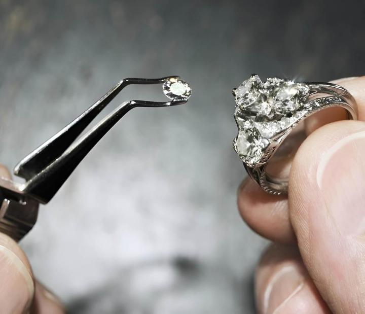 Nous créons des bijoux en or de tous les styles.